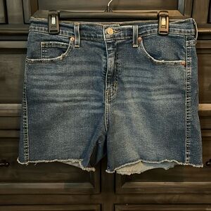 Levi signature high rise shorts